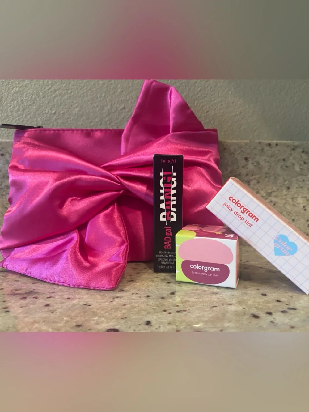 🌟Colorgram & BAD Gal beauty bundle w/ exaggerated bow cosmetic bag! 💗